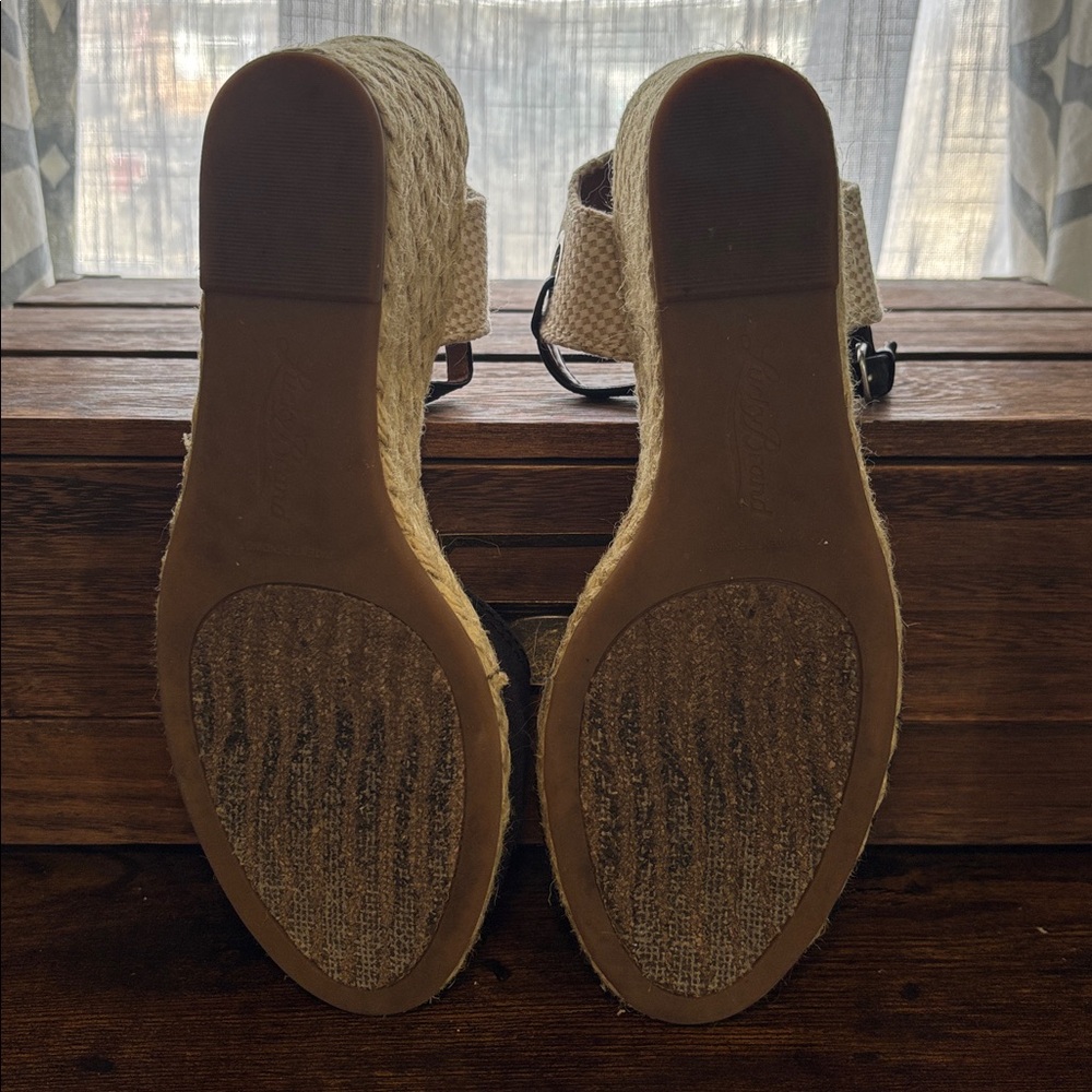 Lucky Brand Black Wedge Sandals - Picture 9 of 9